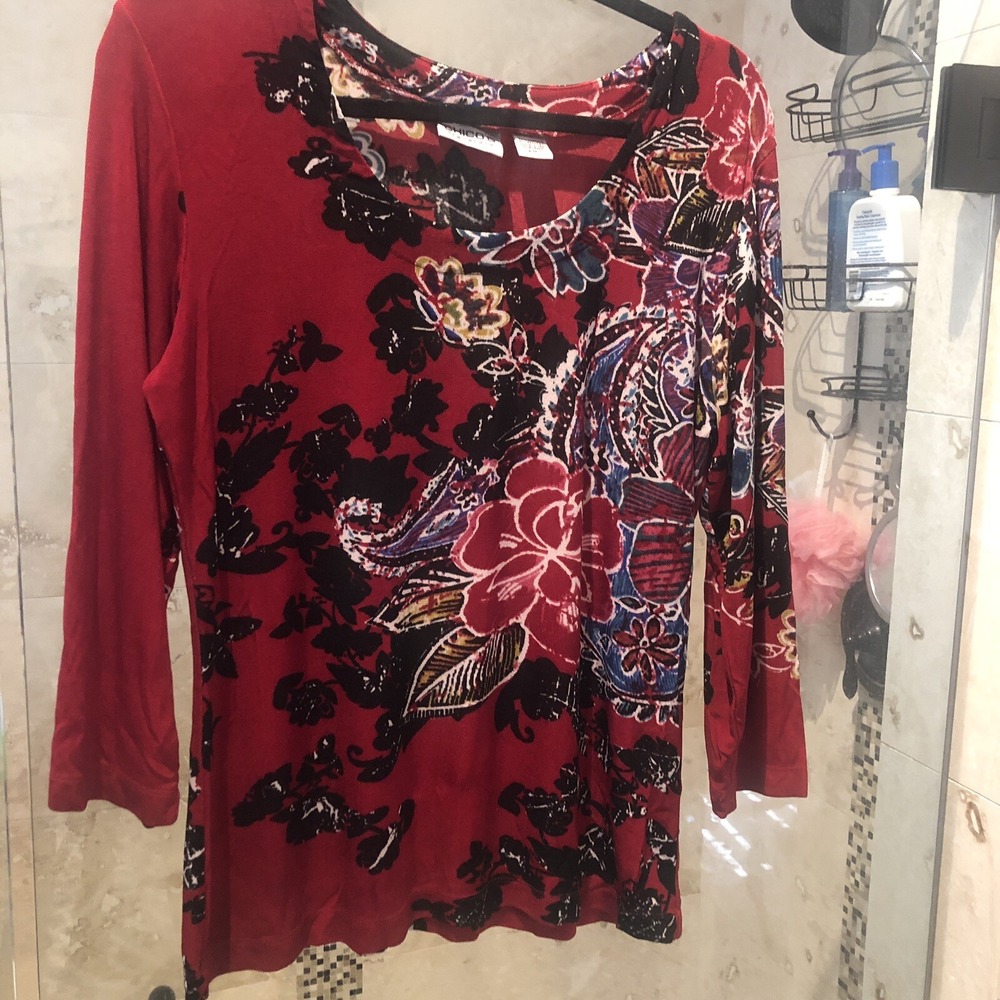 Chicos Travelers Size 1 M Red Black White Floral Top Long Sleeve Blouse